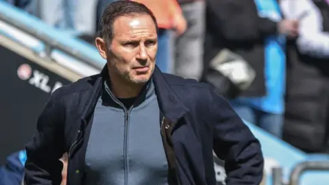 The Sun: Để thay thế Glasner, Crystal Palace đã có động thái mời HLV Frank Lampard của Coventry về làm huấn luyện viên