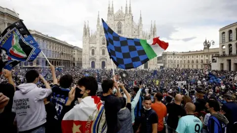 Bầu trời Ý: Inter Milan sẽ tổ chức diễu hành vô địch vào ngày 17/5 và ăn mừng suốt đêm tại Quảng trường Nhà thờ