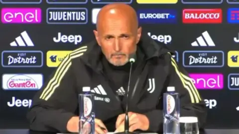 Spalletti: Chúng tôi đã hỏi về xe buýt hai tầng để phục vụ những cầu thủ được giới truyền thông gợi ý ký hợp đồng với chúng tôi