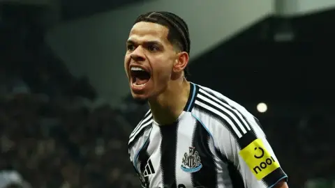 Daily Mail: Newcastle muốn giữ Osula ở lại hè này nhưng chưa tính tăng lương để gia hạn