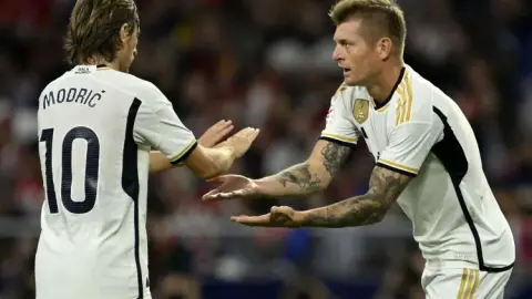 TA: Sự ra đi của Kroos, Modric và những người khác đã gây ra sự hỗn loạn trong phòng thay đồ Real Madrid và sự thiếu lãnh đạo