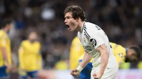 Marca: Fran Garcia sẽ đá chính ở El Clasico do hậu vệ trái Mendy chấn thương