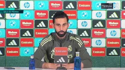 Đó là một chương mới! Arbeloa: Valverde và Joan Armene đã thừa nhận sai lầm của mình và xứng đáng có cơ hội