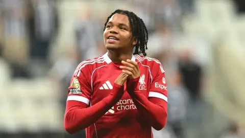 Ngumoha hỗ trợ. Các cầu thủ U19 Premier League tham gia bóng 55 mùa này, lập kỷ lục kể từ mùa 06/07