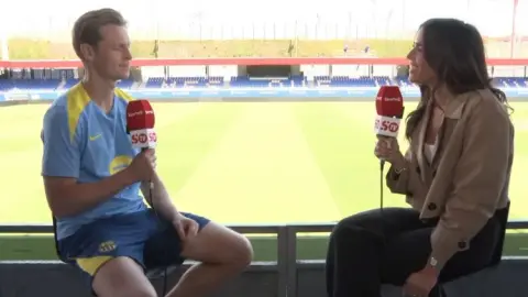 De Jong: Thắng El Clasico sẽ mang tính lịch sử và hy vọng vô địch Champions League năm sau