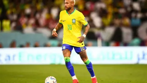 Ronaldinho: Neymar xuất sắc nhất Brazil Nếu anh ấy ở trạng thái bình thường, không có lý do gì anh ấy không được đưa vào đội hình World Cup