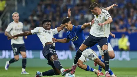 TA tiết lộ mâu thuẫn trong phòng thay đồ Real Madrid: mất lãnh đạo, mất cân bằng quyền lực, mất quyền HLV