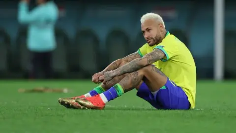 Tite: Tôi sai lầm khi không để Neymar thực hiện quả phạt đền đầu tiên ở loạt sút luân lưu World Cup của Croatia
