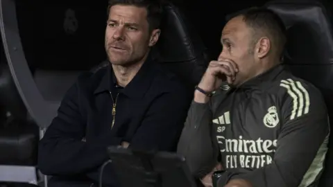 Thật là một phước lành! Serge: Alonso hối hận khi tiếp quản Real Madrid, mừng vì không phải đối mặt với mớ hỗn độn hiện tại