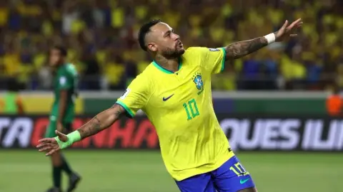 Romario: Neymar phải tới World Cup, anh có khả năng thay đổi cục diện và sẽ giúp đội tuyển Brazil
