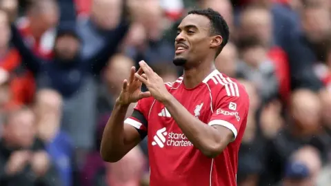 Hrafenberch đã ghi bàn cho 5 ở Premier League mùa này, lập kỷ lục ghi nhiều bàn thắng nhất giải đấu trong một mùa giải trong sự nghiệp