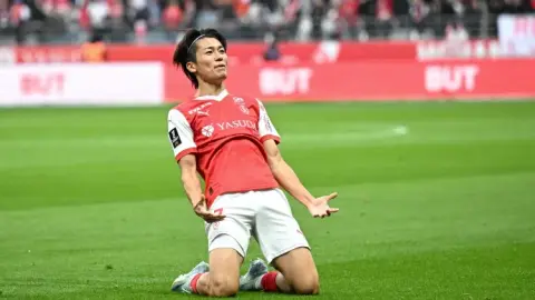 Keito Nakamura ghi bốn bàn ở vòng cuối cùng của Ligue 2 và ghi bàn thắng thứ 14 trong mùa giải, nhưng Reims đã bỏ lỡ trận play-off thăng hạng.