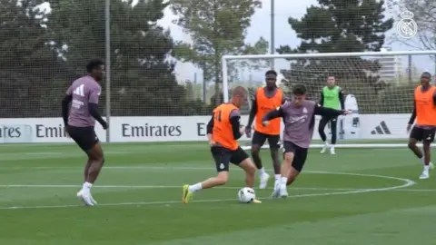 Trong buổi tập cuối cùng trước trận derby quốc gia, Joan Armene và Mbappé cùng Real Madrid tập chung