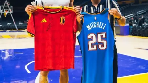 Hazard xem trực tiếp trận Thunder vs. Lakers và đổi áo đấu với Ajay Mitchell sau trận đấu