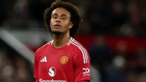 Anh chỉ ghi được 9 bàn sau 2 năm sau khi gia nhập Man United! Bài viết: Zirkzee muốn ở lại với đội nhưng phong độ của anh ấy thực sự không tốt