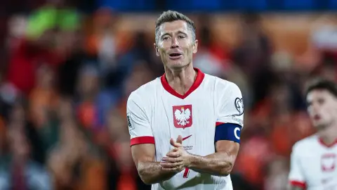HLV người Ba Lan: Lewandowski có thể vẫn ở lại Barcelona và hy vọng đây không phải trận El Clasico cuối cùng của anh