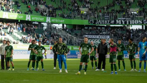 Trận chung kết trụ hạng! Wolfsburg và St. Pauli đang bằng điểm khi còn một vòng đấu, và sẽ có đối thoại trực tiếp ở vòng cuối để xem ai thua, ai xuống hạng.