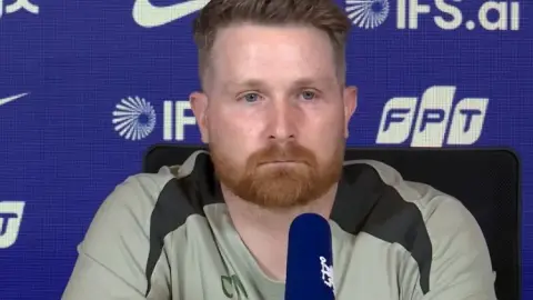 HLV tạm quyền Chelsea McFarlane: Mục tiêu hôm nay của tôi là đánh bại Liverpool. Cả hai đội đều rất tốt.