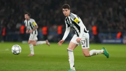 The Sun: Newcastle sắp gia hạn hợp đồng dài hạn với tiền vệ 20 tuổi Miley, cầu thủ này sẽ được tăng lương đáng kể