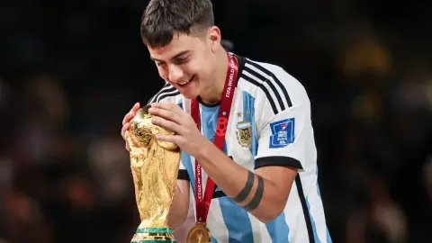 4 năm đã trôi qua! Trong số 26 cầu thủ vô địch World Cup 2022, Dybala và Correa không lọt vào vòng sơ loại 55 người.