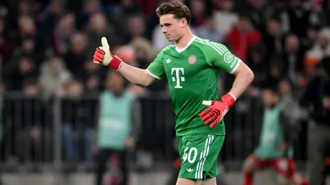 Bild: Ulbich trình diễn đẳng cấp thế giới trước Wolfsburg, được kỳ vọng tranh suất thủ môn số 3 tuyển Đức