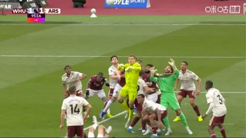 Trận hòa tuyệt đối đã bị thổi bay trong 95 phút! The Times: West Ham sẽ khiếu nại chính thức tới công ty trọng tài