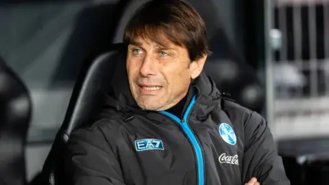 Conte: Chúc mừng Inter vô địch Serie A, nhưng điều đó không có nghĩa Napoli thất bại