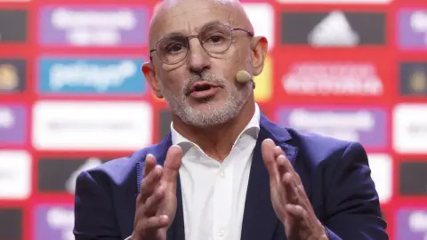 De La Fuente: Tôi chưa bao giờ gặp phải tình trạng hỗn loạn ở Real Madrid; Raya luôn bị đánh giá thấp ở Tây Ban Nha
