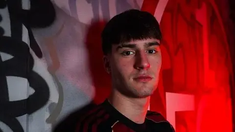Nuremberg muốn gia hạn hợp đồng với trung vệ 19 tuổi Javier Fernandez của Bayern nhưng cầu thủ này sẵn sàng ở lại