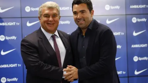Deco được khen ngợi sau kỳ chuyển nhượng giúp Barca bảo vệ ngôi vương