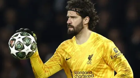 Alisson sẽ bàn chuyện tương lai với Liverpool vào cuối mùa giải, Juventus đã chuẩn bị sẵn hợp đồng 3 năm cho anh