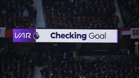 Guardian: Premier League không muốn mở rộng phạm vi VAR từ mùa sau