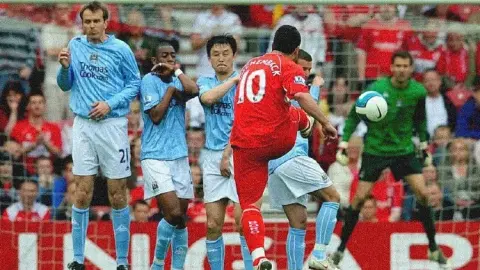 Mười tám năm trước, Tôn Kế Hải thua 1-8 trước Middlesbrough trong trận chia tay Manchester City. Vào tháng 9, Manchester City đã được mua lại.