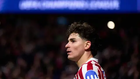 TEAMtalk: Paris tham gia cuộc đua giành Alvarez, Enrique coi anh là ứng cử viên ký hợp đồng lý tưởng