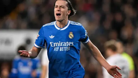 Tỉ lệ ra sân của Carreras giảm sút dưới thời Arbeloa và anh dần trở thành cầu thủ ngoài lề.