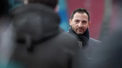 Bild: HLV Riera của Frankfurt sẽ từ chức, ứng cử viên bao gồm Tedesco và những người khác