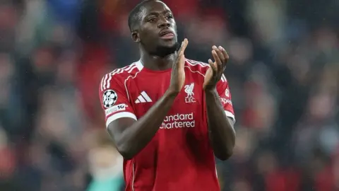 Konate vẫn chưa chốt gia hạn với Liverpool