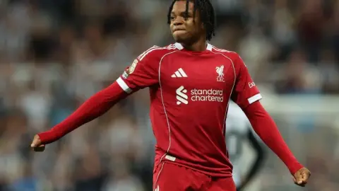 Chính thức: Ngumoha giành giải Tân binh địa phương của năm tại Premier League và giải Cầu thủ nhận học bổng xuất sắc nhất