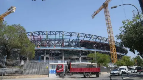 Barca xin giữ chỗ sân Montjuic để đề phòng tiến độ lắp mái tại Camp Nou mùa 2027-2028