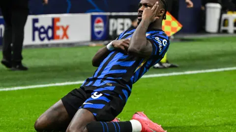 Phóng viên: Chấn thương của Thuram là tin giả được Inter tung ra để bắt chuột chũi. Bây giờ anh ta đã bị bắt