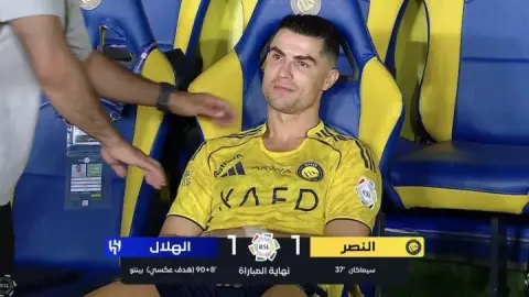 Không nói nên lời! Chiến thắng bị bỏ lỡ và anh đã giành chức vô địch sớm. Ronaldo ngồi trên ghế dự bị với vẻ bất lực