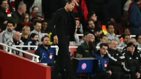 Simeone: Chúng tôi đã giành được chiến thắng này và nó cũng thúc đẩy tinh thần của Griezman trong trận chia tay