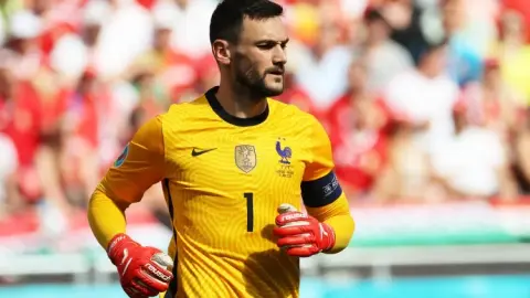 Hugo Lloris nhiều khả năng vắng World Cup, tuyển Pháp còn bỏ ngỏ suất thủ môn số 3