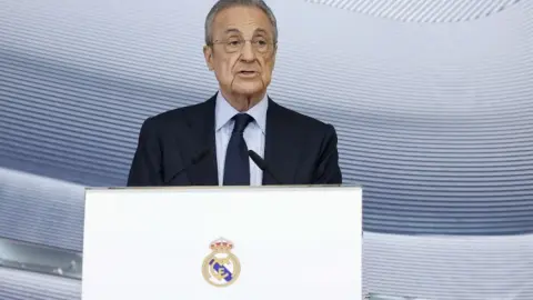 Đội Real Madrid muốn kết thúc buổi họp báo sớm hơn nhưng không cản được Florentino
