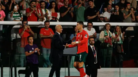 Martinez: Cristiano Ronaldo không chiến đấu vì tiền hay danh hiệu, anh ấy chiến đấu để hoàn thiện bản thân