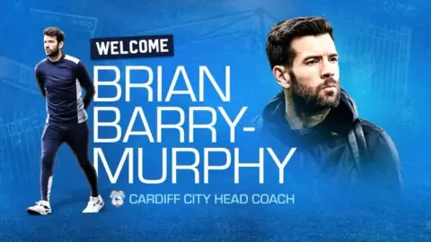 Murphy và Eustace là ứng cử viên cho vị trí HLV mới của Burnley, Gerrard cũng sẵn sàng làm HLV ở Championship