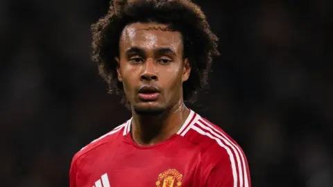 Manchester United: Zirkzee không phù hợp chơi trung tâm, anh là nạn nhân của những thay đổi chiến thuật của Manchester United
