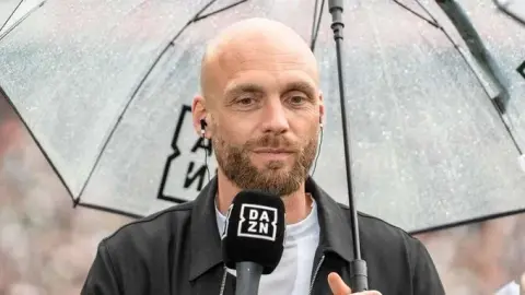Giám đốc Dortmund: Bây giờ chúng tôi đã có đủ nhân lực ở hàng phòng ngự. Bán người vào mùa hè này phụ thuộc vào lời đề nghị.