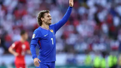 Griezman: Tôi có nhiều thần tượng nhưng tôi ấn tượng nhất với Kante. Cristiano Ronaldo xứng đáng vô địch World Cup