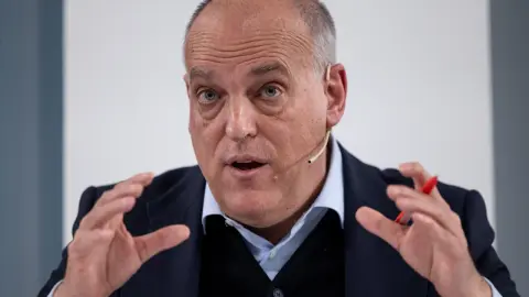 Tebas: Barcelona chưa rút khỏi châu Âu, Real Madrid thờ ơ với vụ Negreira
